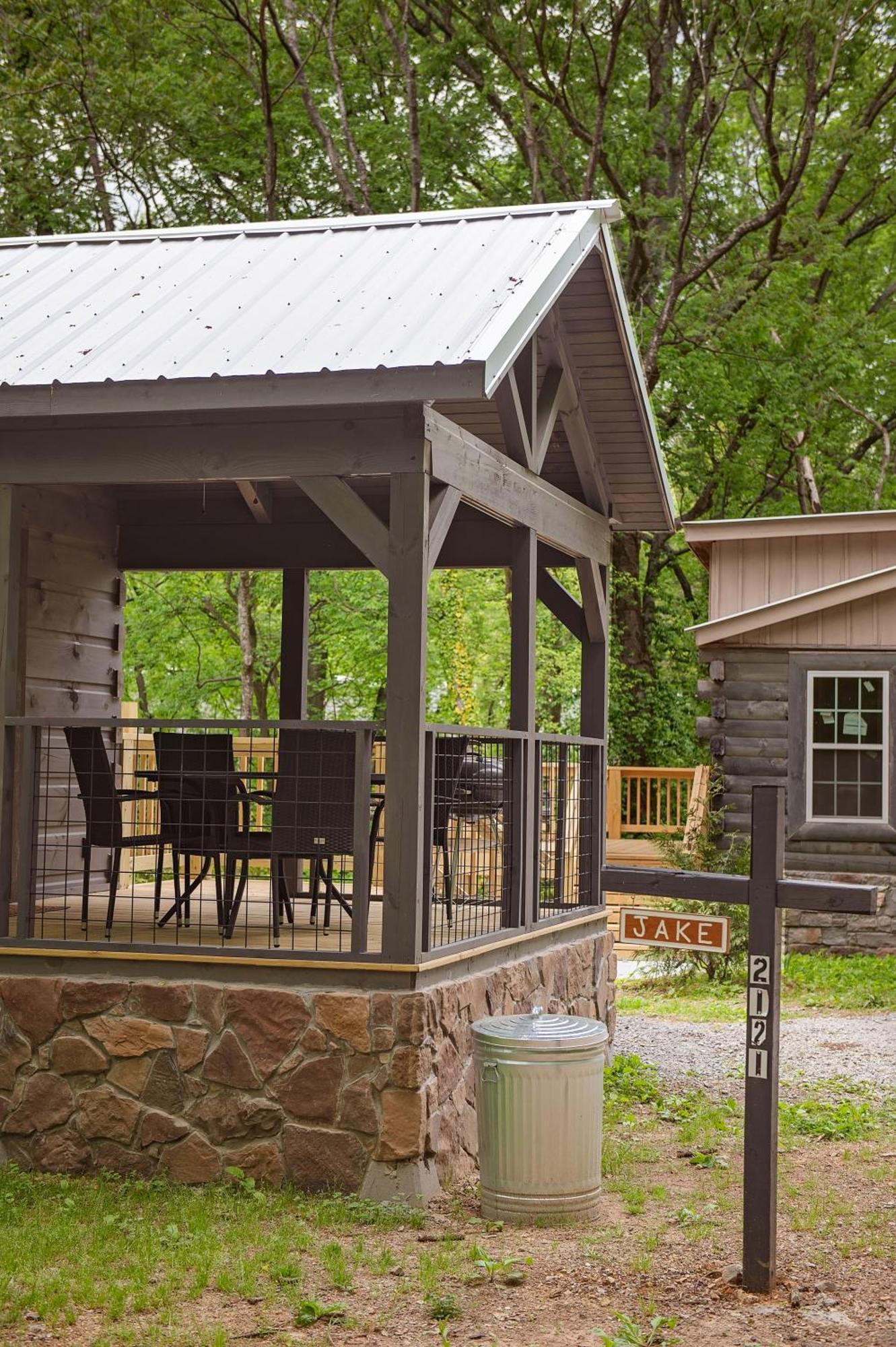 Jake Luxury Hot Tub Near Downtown Chattanooga